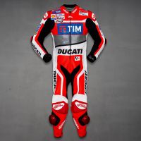 Andrea Dovizioso Traje Ducati